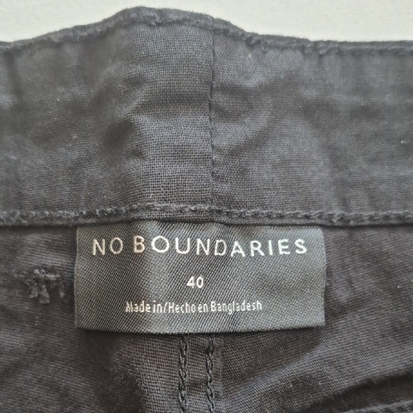 No Boundaries Black Cargo Shorts Classic Design - Picture 2 of 5
